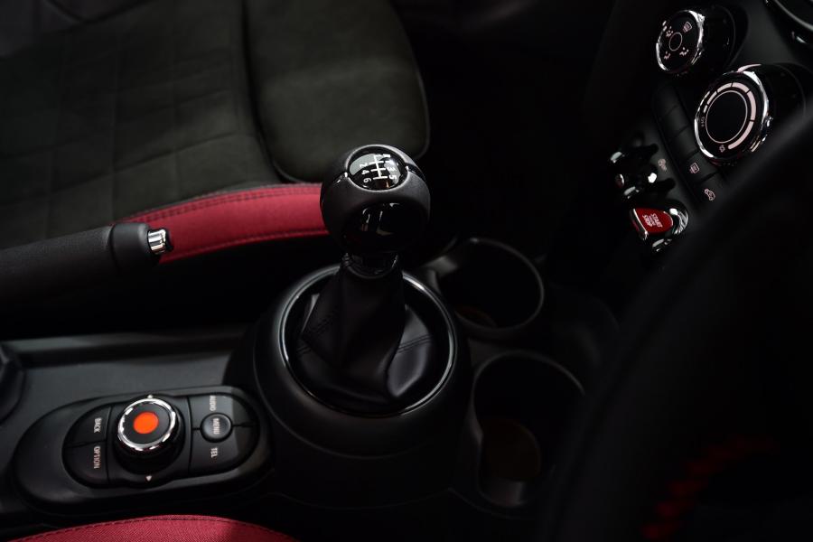 Детали интерьера Mini Cooper 1499 GT (F56) 2017 года  (UK) (фото 21 из 30)